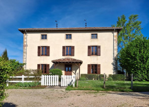 Maison en location à St jean sur veyle / 5 pièces 230 m²