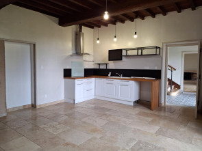 Maison en location à St jean sur veyle / 5 pièces 230 m²