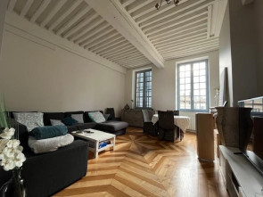 Appartement en location à Neuville les dames / 4 pièces 108 m²