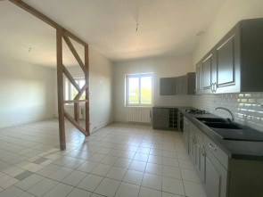 Appartement en location à Neuville les dames / 4 pièces 119 m²