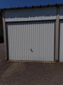 Parking / Garage en location à Montluel
