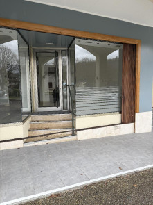 Local Commercial en location à Miribel /  66 m²