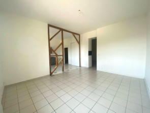 Appartement en location &agrave; Neuville les dames / 4 pi&egrave;ces 119 m&sup2;